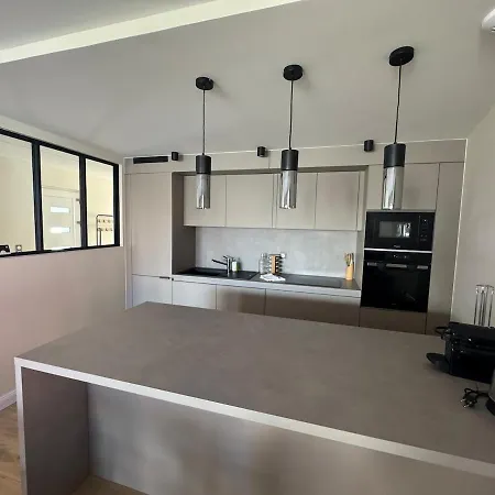 Modern 3-bedroom House - Terrace - Parking * Ostheim