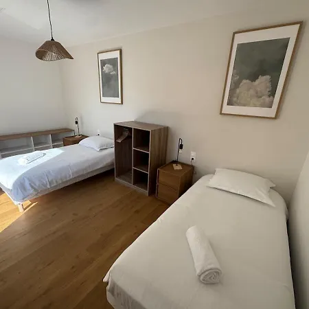 Modern 3-bedroom House - Terrace - Parking Semesterbostad *