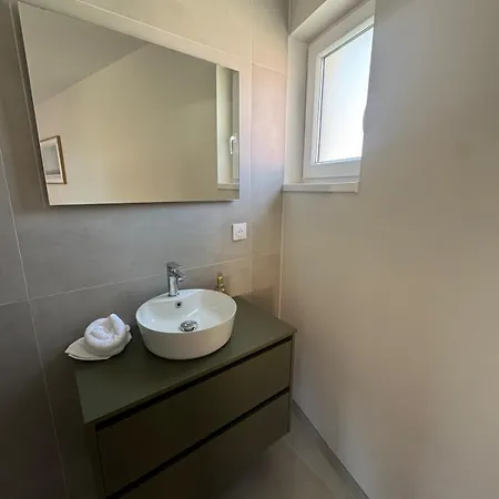 Modern 3-bedroom House - Terrace - Parking Semesterbostad *