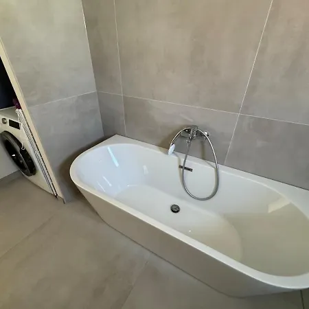 Modern 3-bedroom House - Terrace - Parking