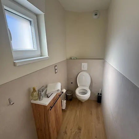 Modern 3-bedroom House - Terrace - Parking Semesterbostad
