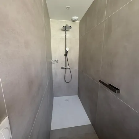 Modern 3-bedroom House - Terrace - Parking Semesterbostad *
