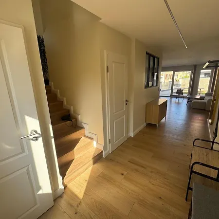 Modern 3-bedroom House - Terrace - Parking *