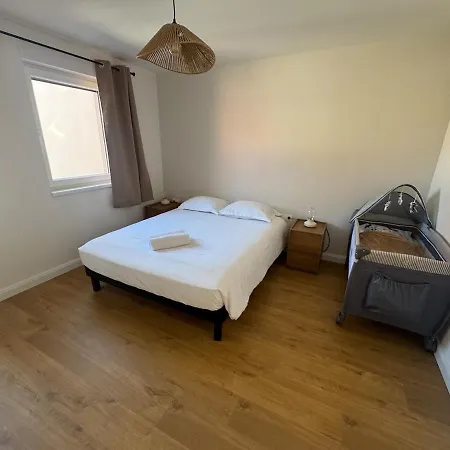 Modern 3-bedroom House - Terrace - Parking Semesterbostad