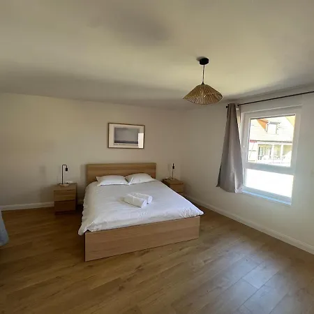 Modern 3-bedroom House - Terrace - Parking Semesterbostad Ostheim