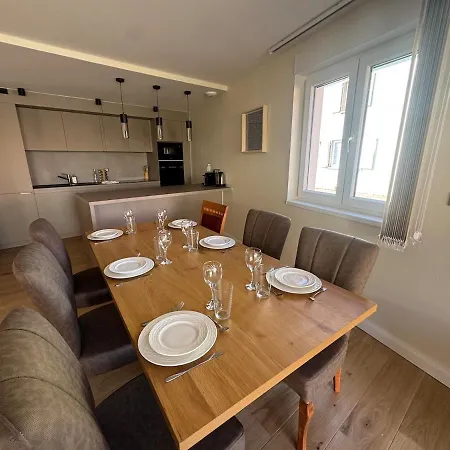 Modern 3-bedroom House - Terrace - Parking *